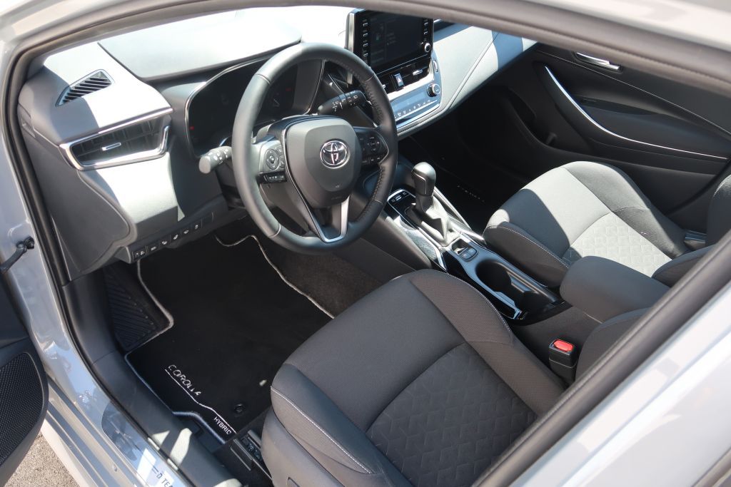 Toyota Corolla 2.0 Hybrid Touring S - Samsaru's Car Outlet