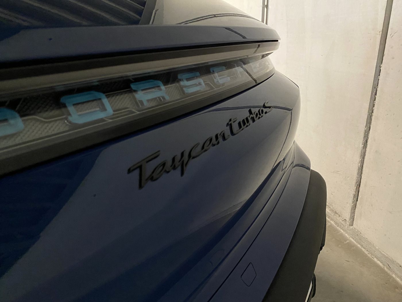 Porsche Taycan Turbo S Cross Turismo | PDCC | InnoDrive