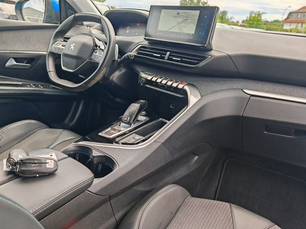 Peugeot 3008 PureTech EAT8 ALLURE PACK TOP - Samsaru's Car Outlet