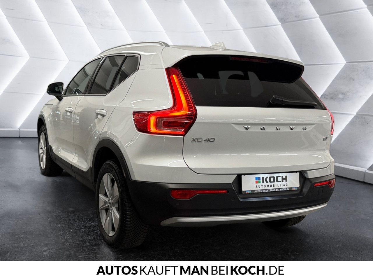 Volvo XC40 B3 DKG Core AHK LED SHZ/LHZ NAVI PDC/CAM!