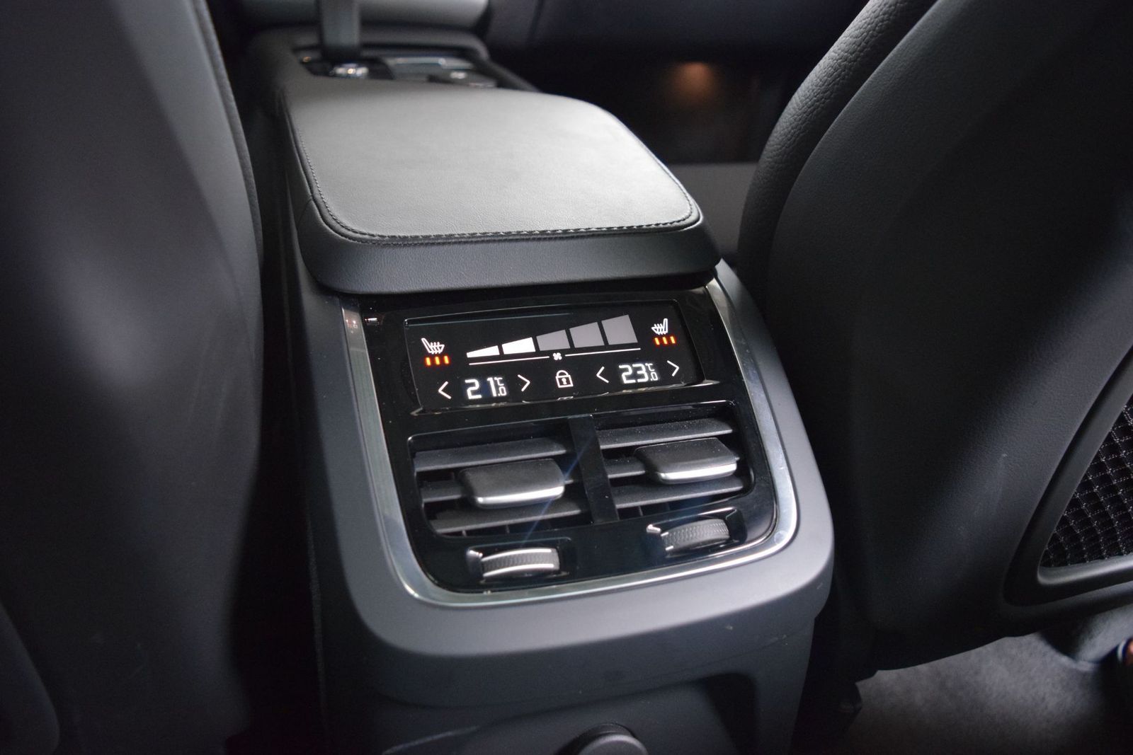 Volvo XC90 T8 AWD Plus Bright - Samsaru's Car Outlet