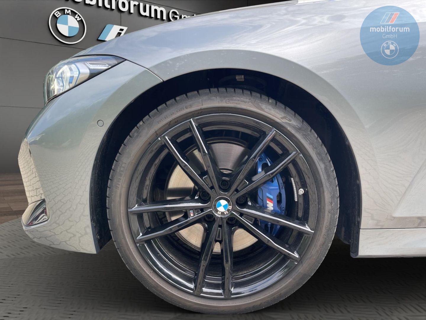 BMW 330 i xDrive Touring M-Sport DriveAssist Prof