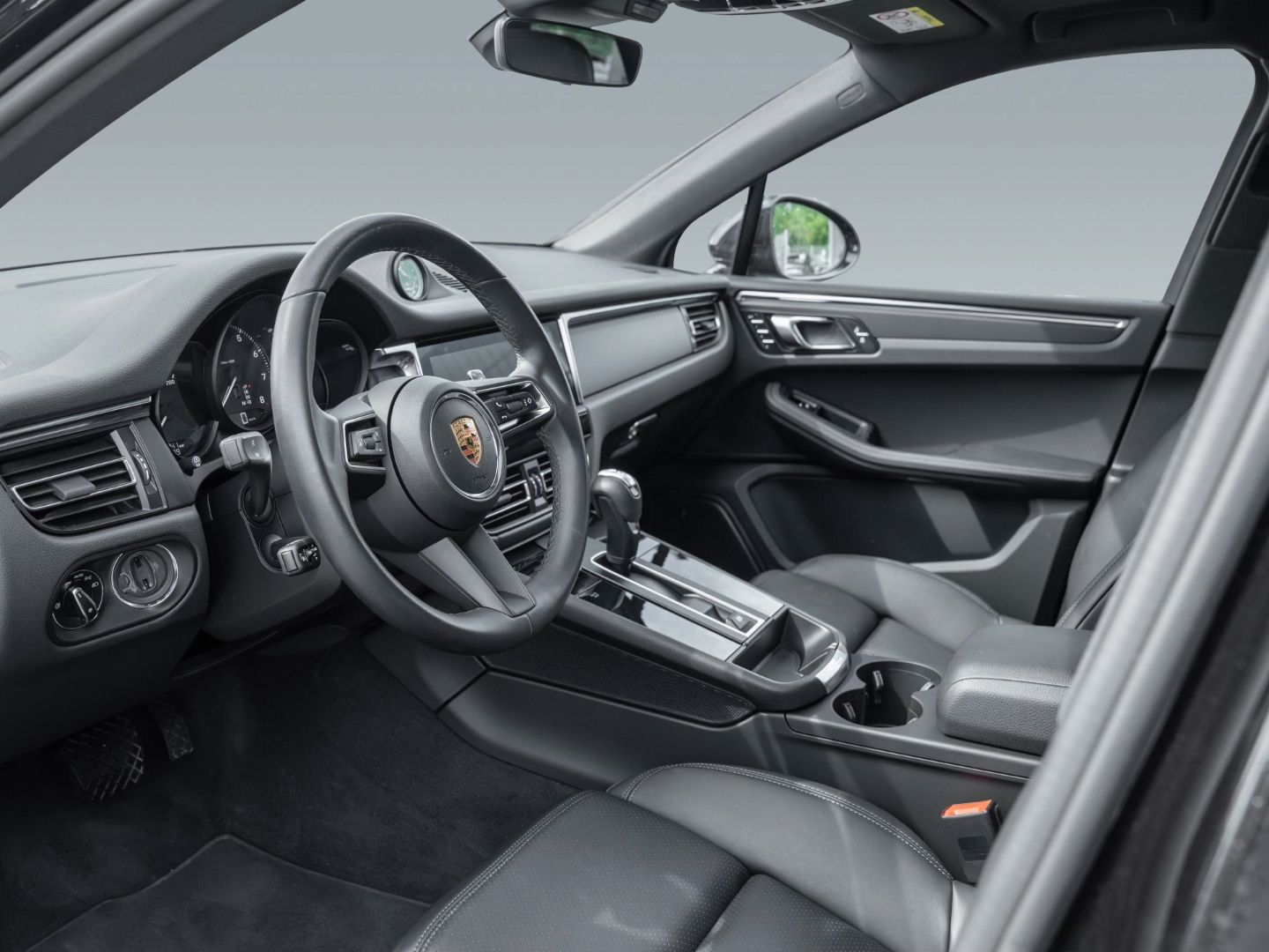 Porsche Macan - Samsaru's Car Outlet