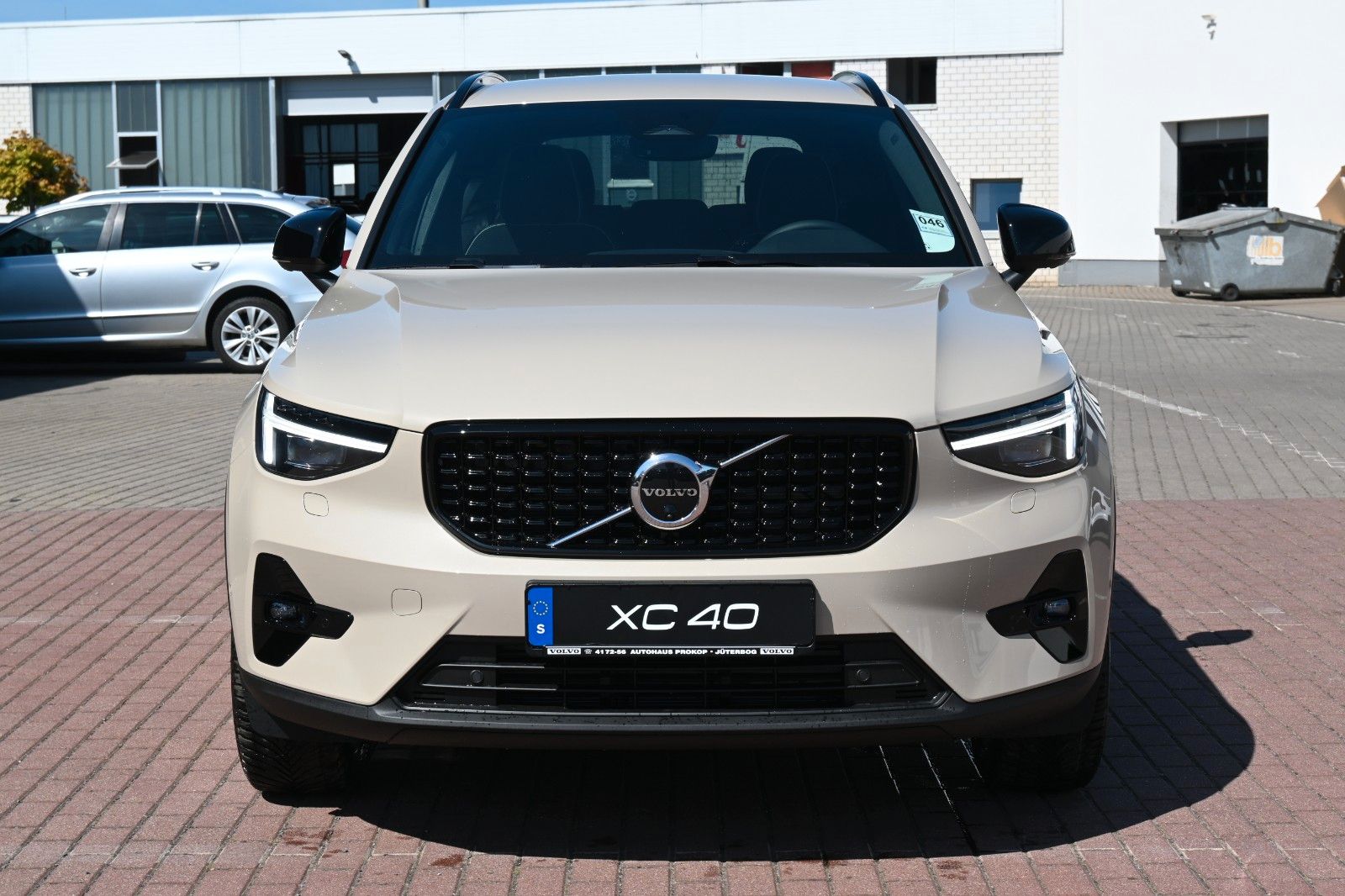 Volvo XC40 B4 DKG Plus Dark*FSHZG*360°*ACC*Allwetter
