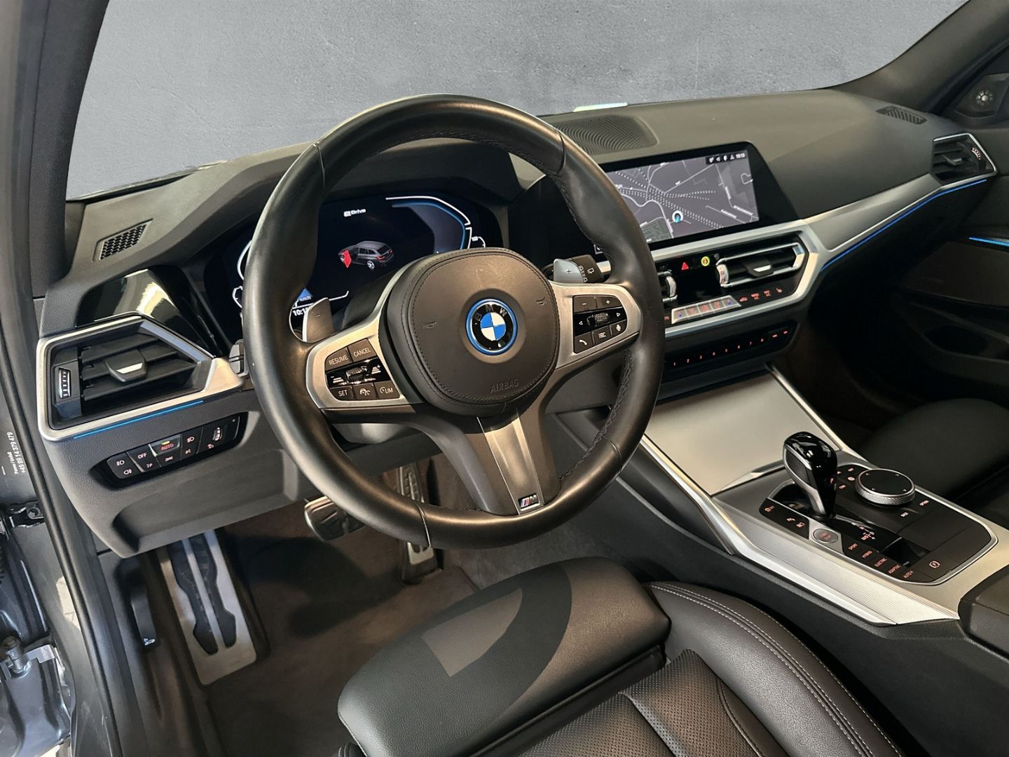 BMW 330 e xDrive M-SPORT - Samsaru's Car Outlet