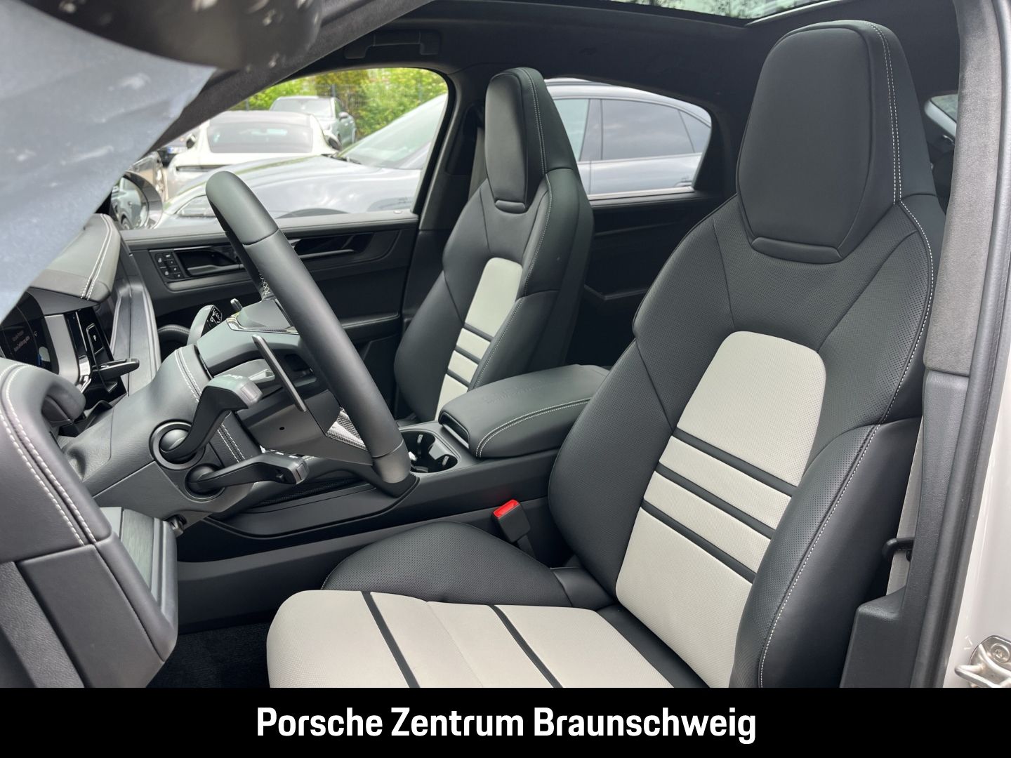 Porsche Cayenne GTS Coupe InnoDrive HA-Lenkung Head-Up