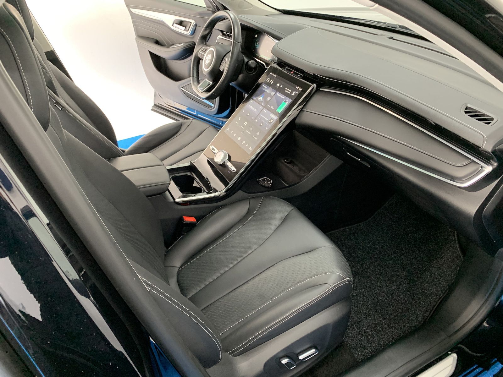 MG Marvel R Luxury 70kWh/Pano/Navi/SHZ/Garantie/Led
