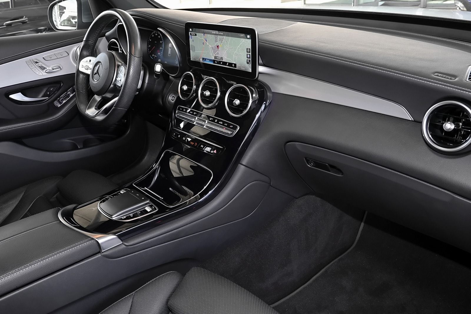 Mercedes-Benz GLC 300 e 4M Coupé AMG - Samsaru's Car Outlet