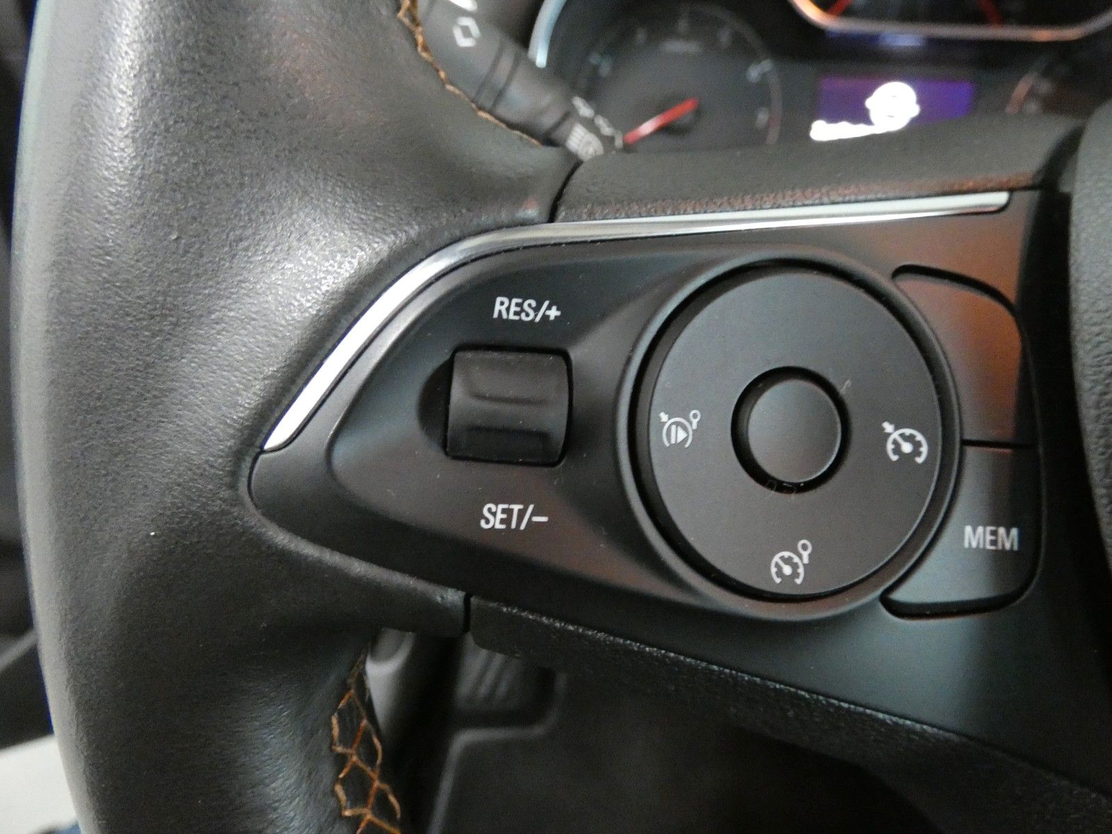 Opel Crossland - Samsaru's Car Outlet