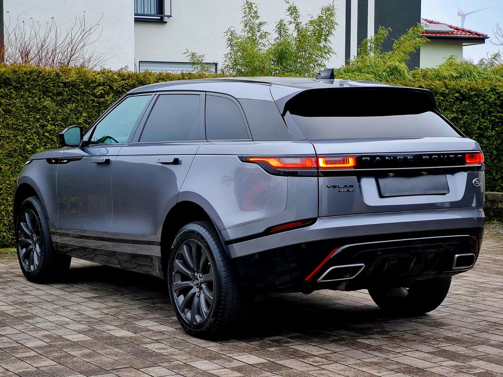 Range Rover Velar D300 R-Dynamic SE - Samsaru's Car Outlet