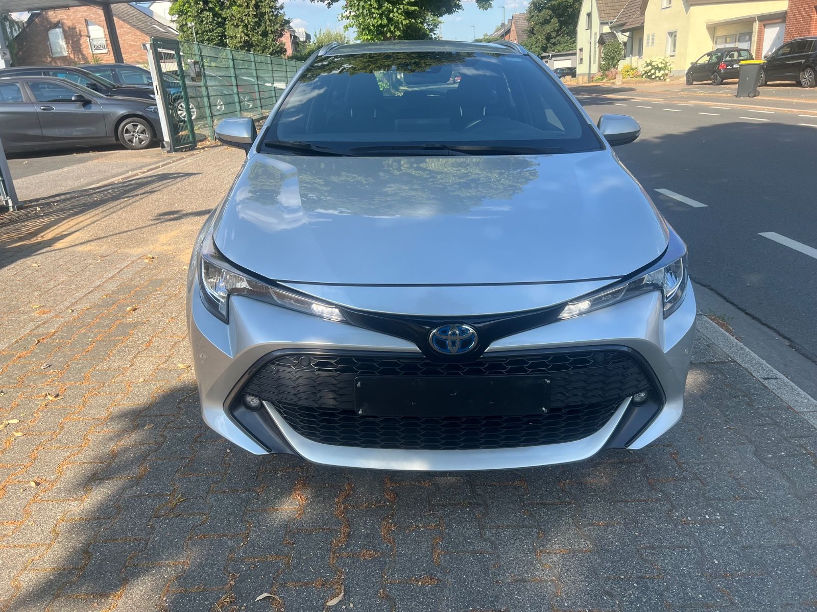 Toyota Corolla Touring Sports Hybrid Dynamic - Samsaru's Car Outlet