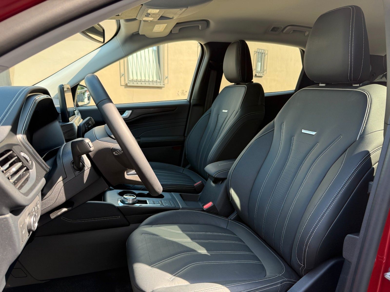 Ford Kuga Hybrid Vignale - Samsaru's Car Outlet