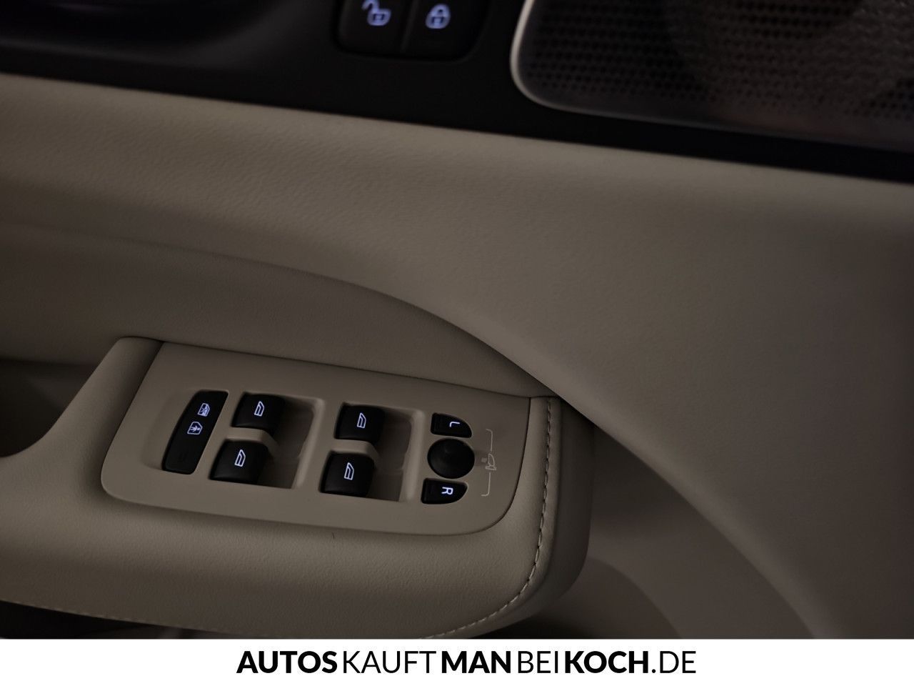 Volvo XC60 T6 AWD Plug-in Hybrid Ultra Dark - Samsaru's Car Outlet