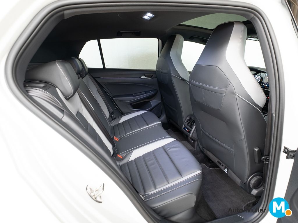 Volkswagen Golf VIII eTSI Hybrid DSG GTE Pano Leder Matrix