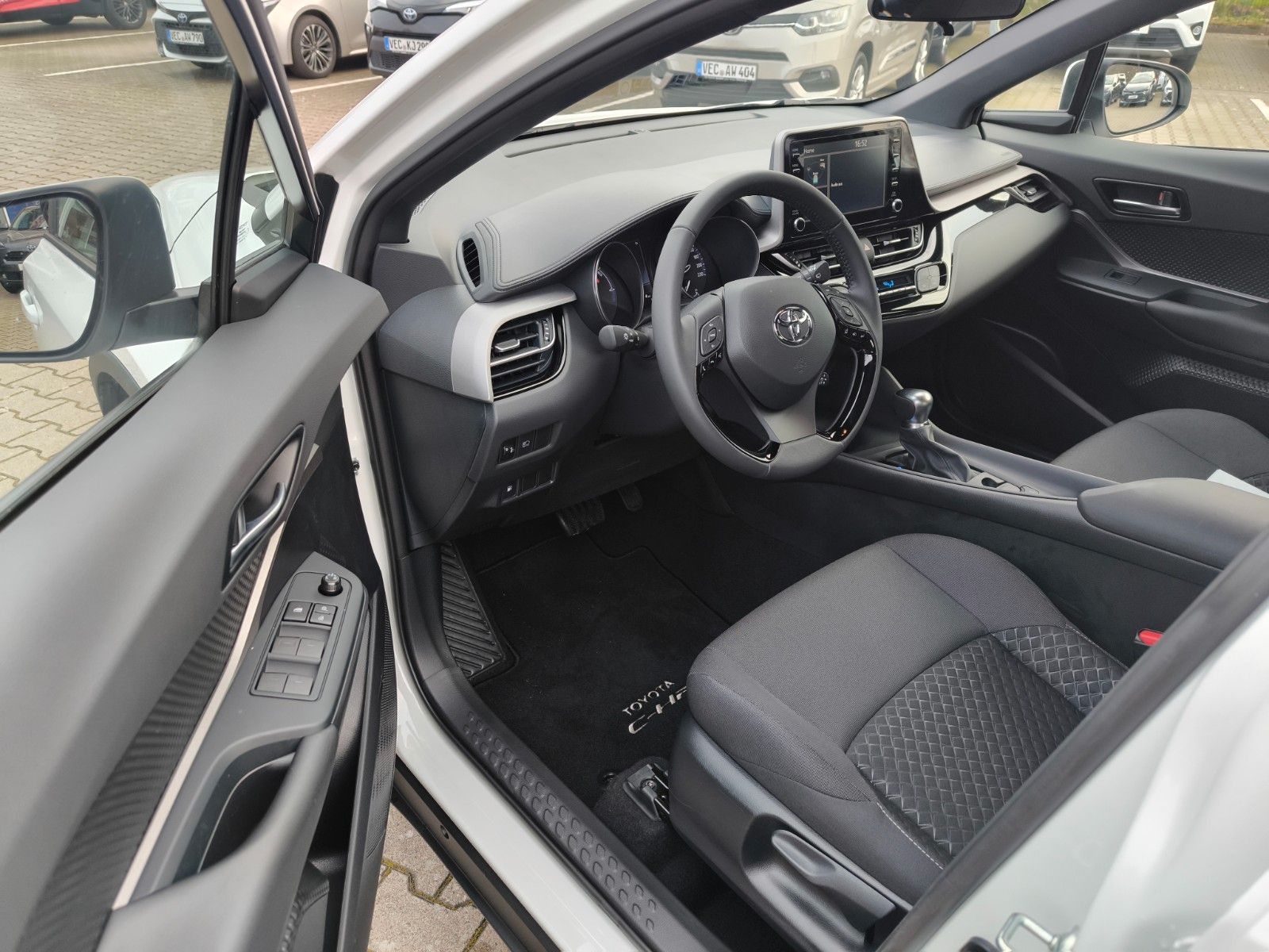 Toyota C-HR Hybrid Flow - Samsaru's Car Outlet