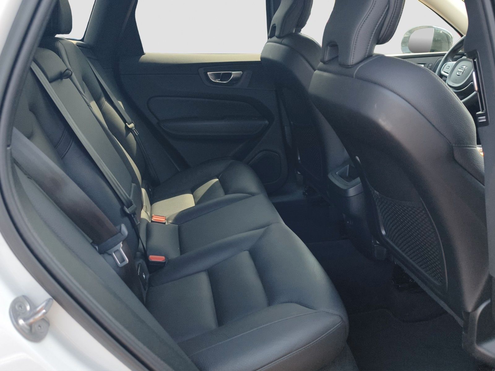 Volvo XC60 B4 Plus Dark AWD Standhzg ACC BLIS