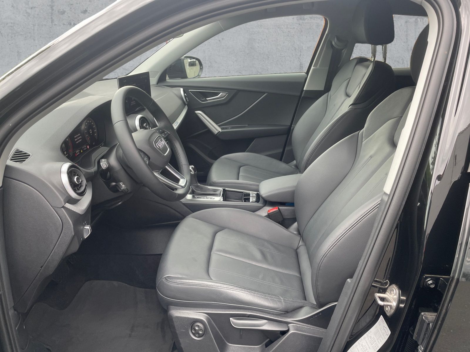 Audi Q2 40 TFSI QU S-TR S-LINE LED+NAVI+RFK+ACC+AHK