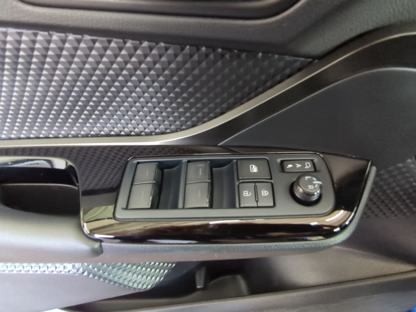 Toyota C-HR Hybrid - Samsaru's Car Outlet