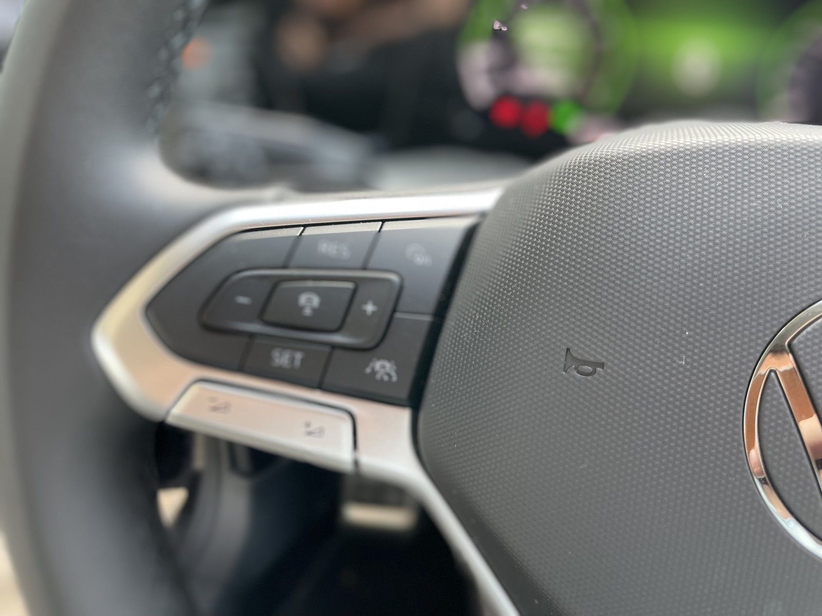 Volkswagen Golf VIII Move eTSI - Samsaru's Car Outlet