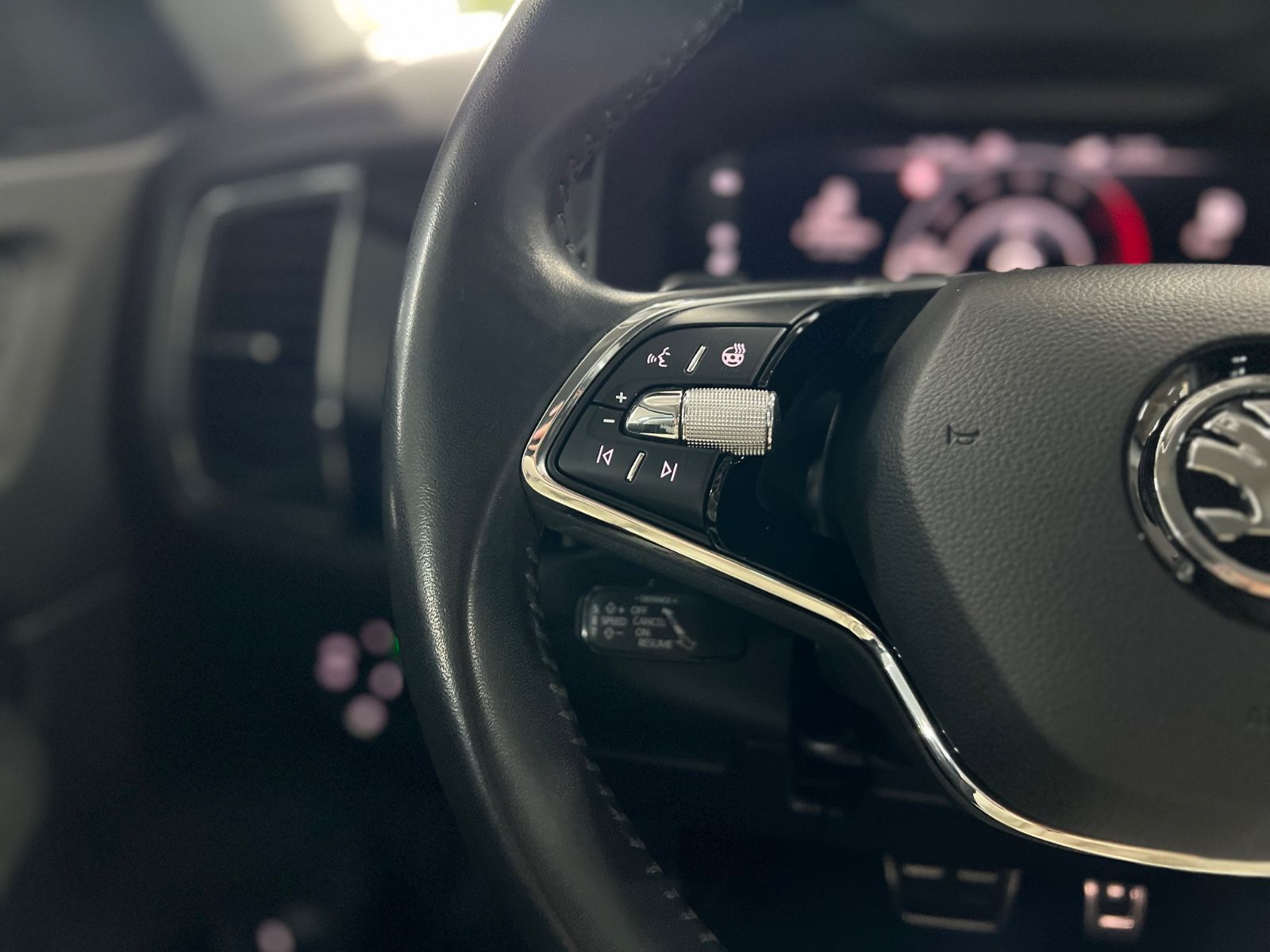Skoda Kodiaq 200 PS L&K 4x4 AHK+360°+VC+Tablet+ASSIST