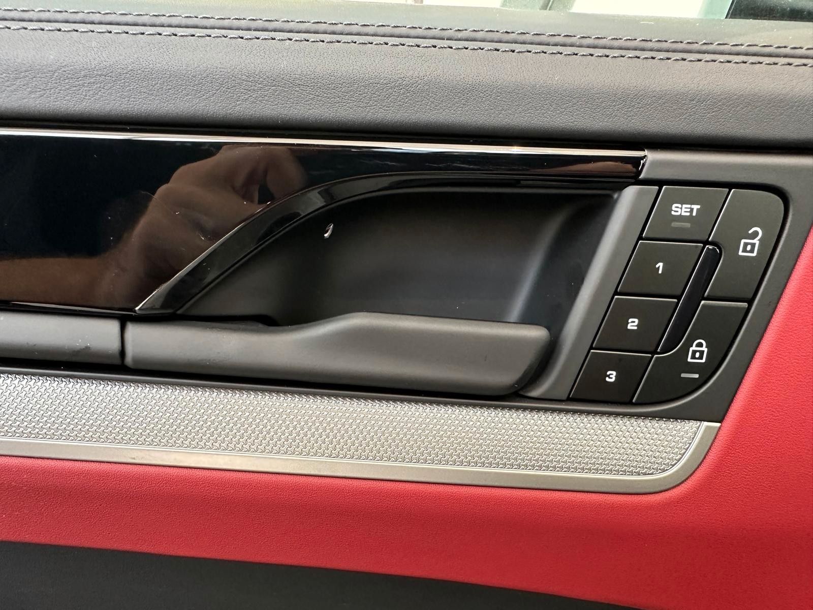 Porsche Cayenne -19,5%/gr-rot/Pan/Mtx/ACC/14W/21