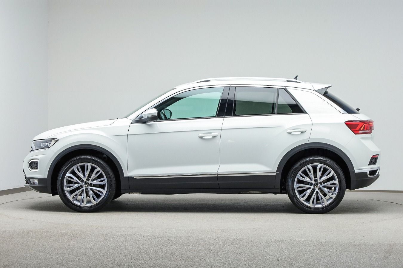 Volkswagen T-Roc 1.5 TSI DSG SPORT - Samsaru's Car Outlet