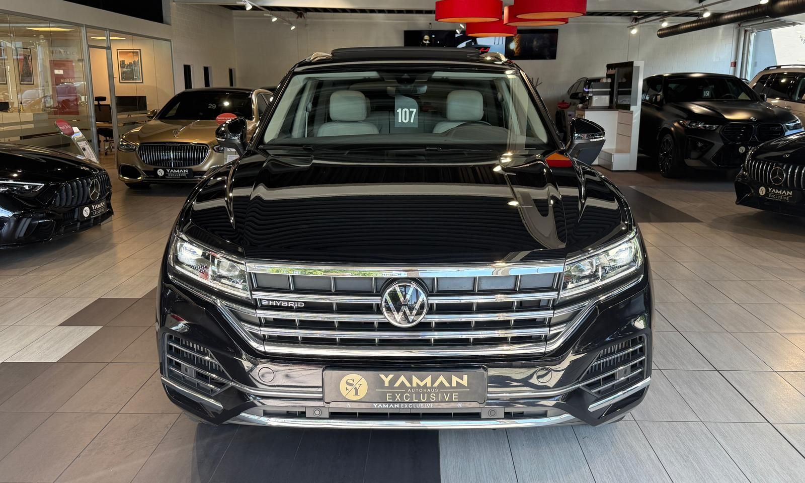 Volkswagen Touareg Elegance 4Motion eHybrid - Samsaru's Car Outlet