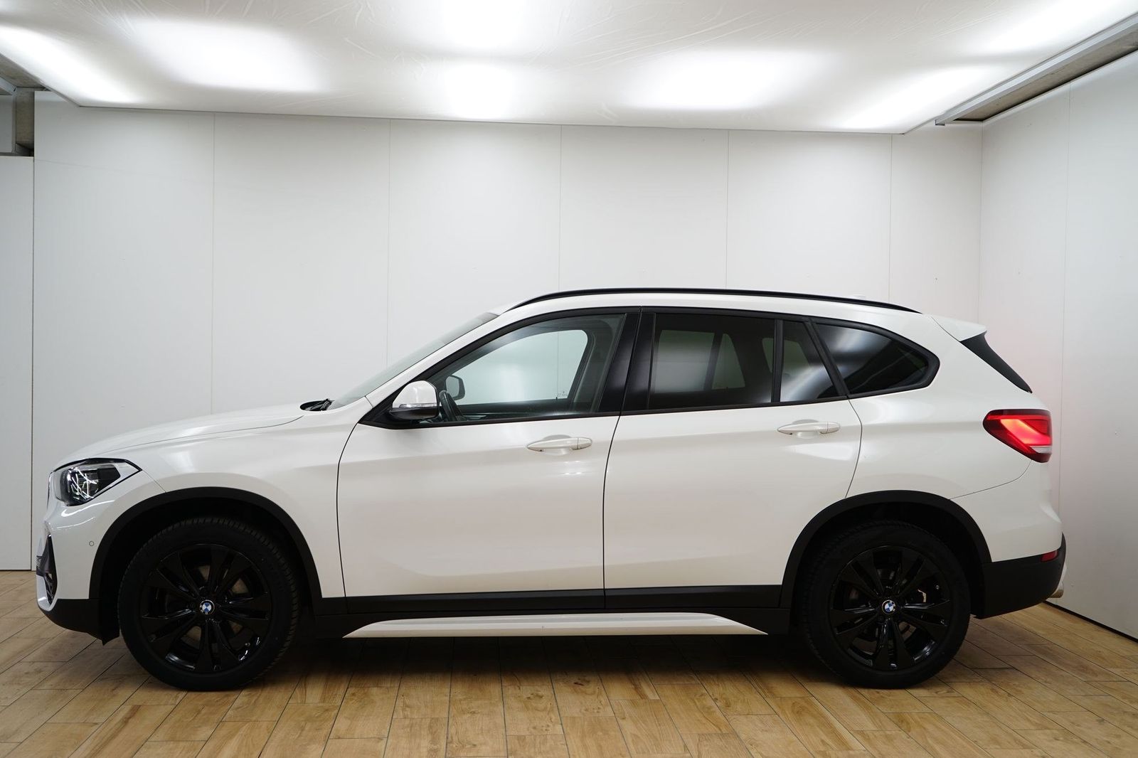 BMW X1 xDrive18d Sport Line - Samsaru's Car Outlet