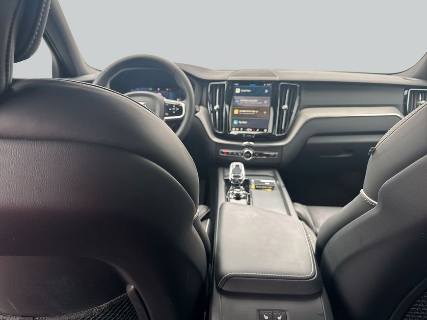 Volvo XC60 B5 B AWD Plus Dark AHK FIS MET