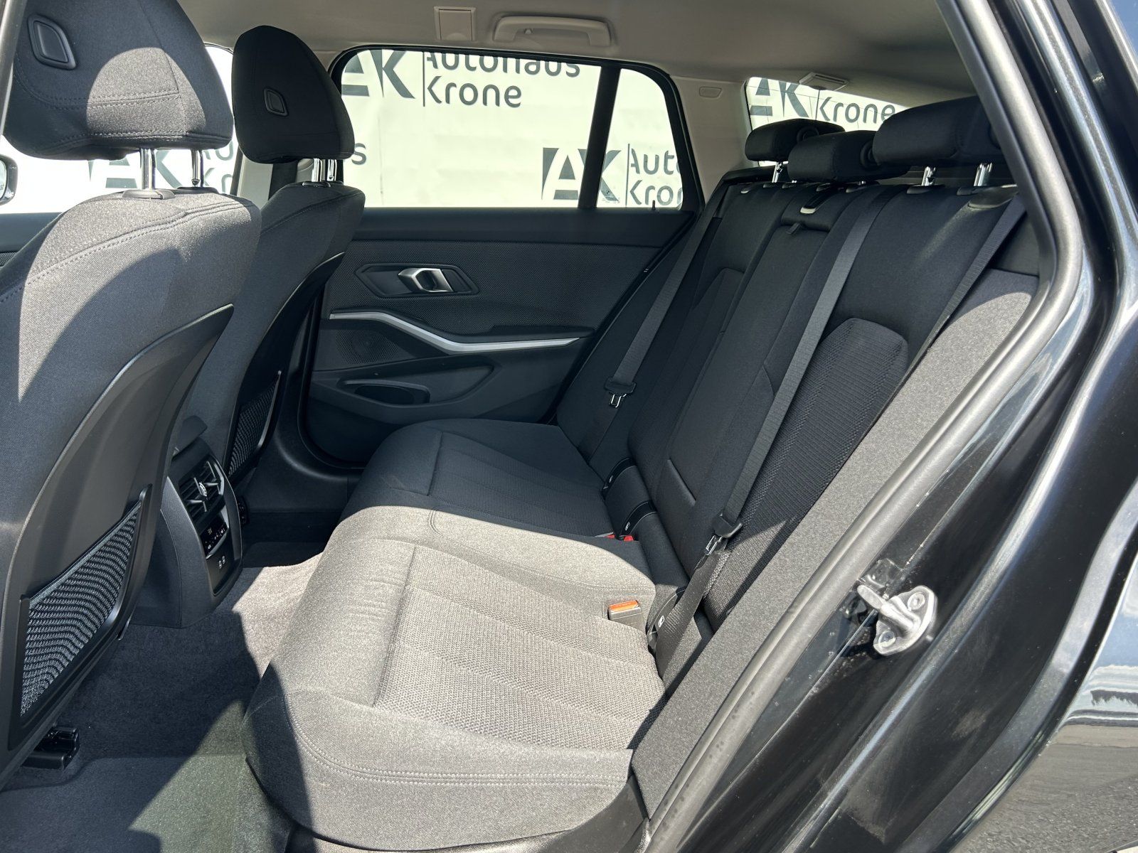 BMW 320 d xDrive - Samsaru's Car Outlet
