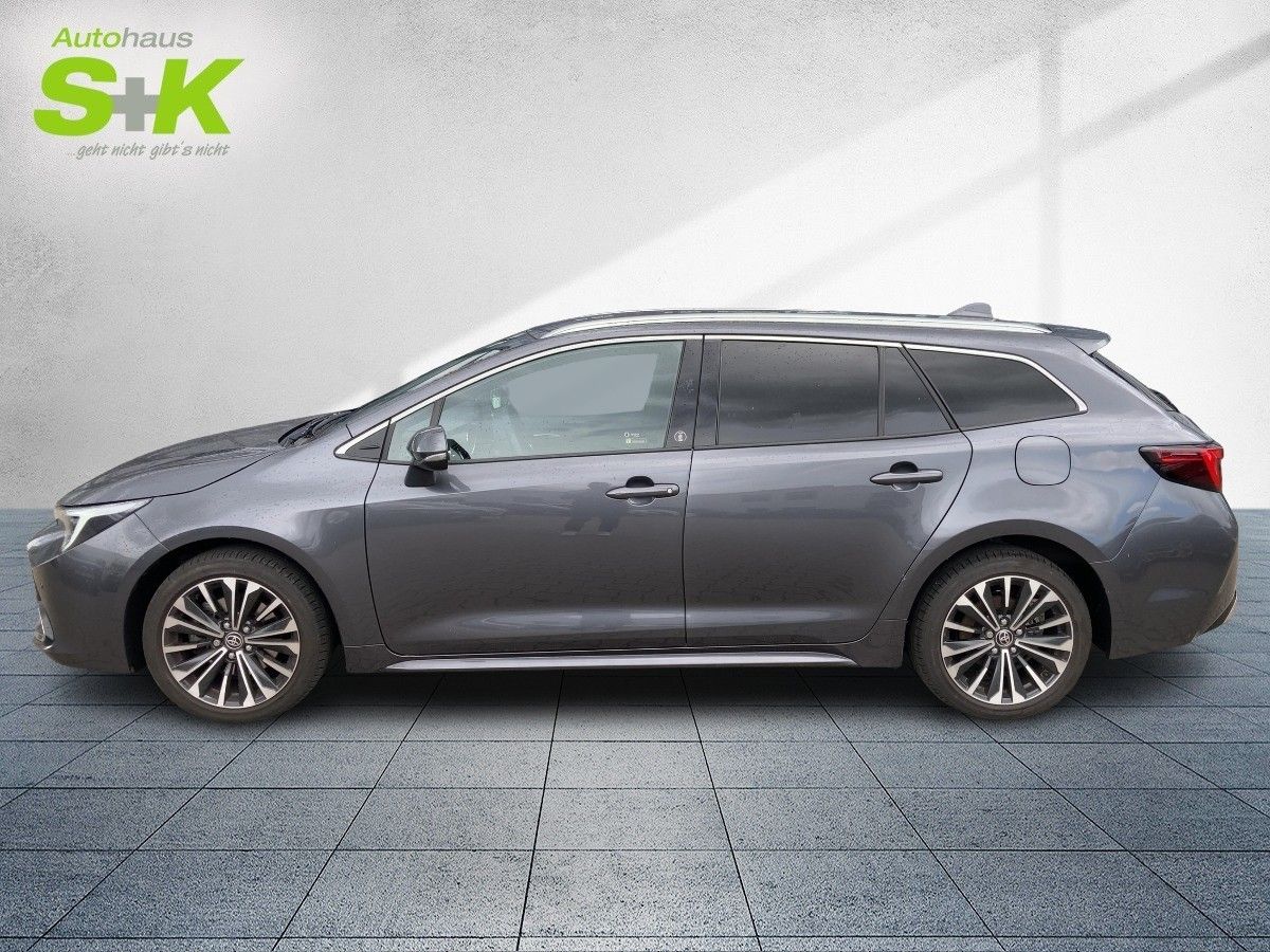 Toyota Corolla Touring Sports 2.0 Hybrid Team - Samsaru's Car Outlet