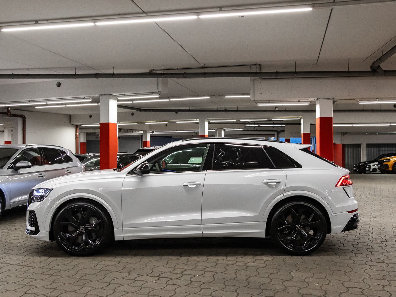 Audi RS Q8 4.0 TFSI quattro Dynamik plus Akrapovic