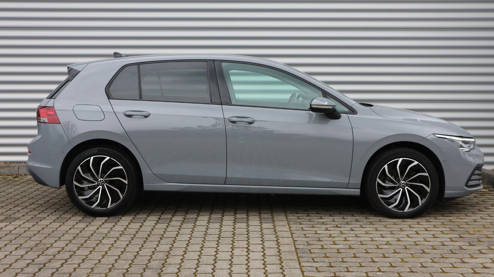 Volkswagen Golf Life - Samsaru's Car Outlet