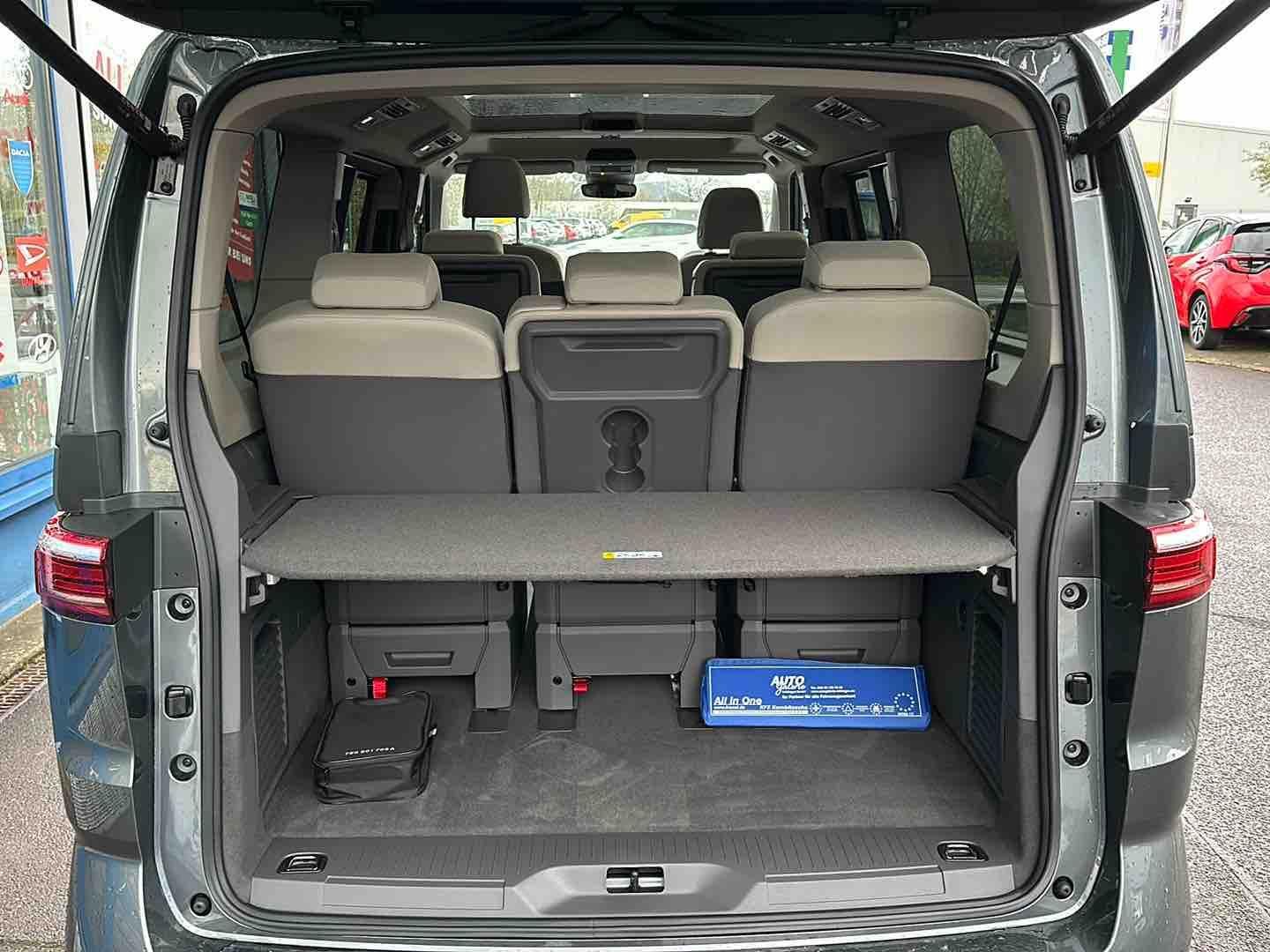 Volkswagen T7 Multivan 2.0 TDI Life - Samsaru's Car Outlet