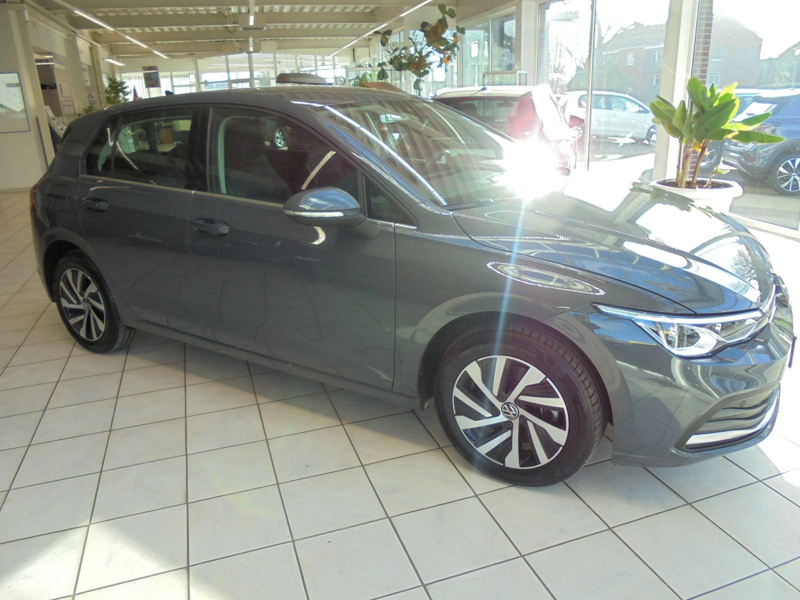 Volkswagen Golf VIII Style eHybrid - Samsaru's Car Outlet