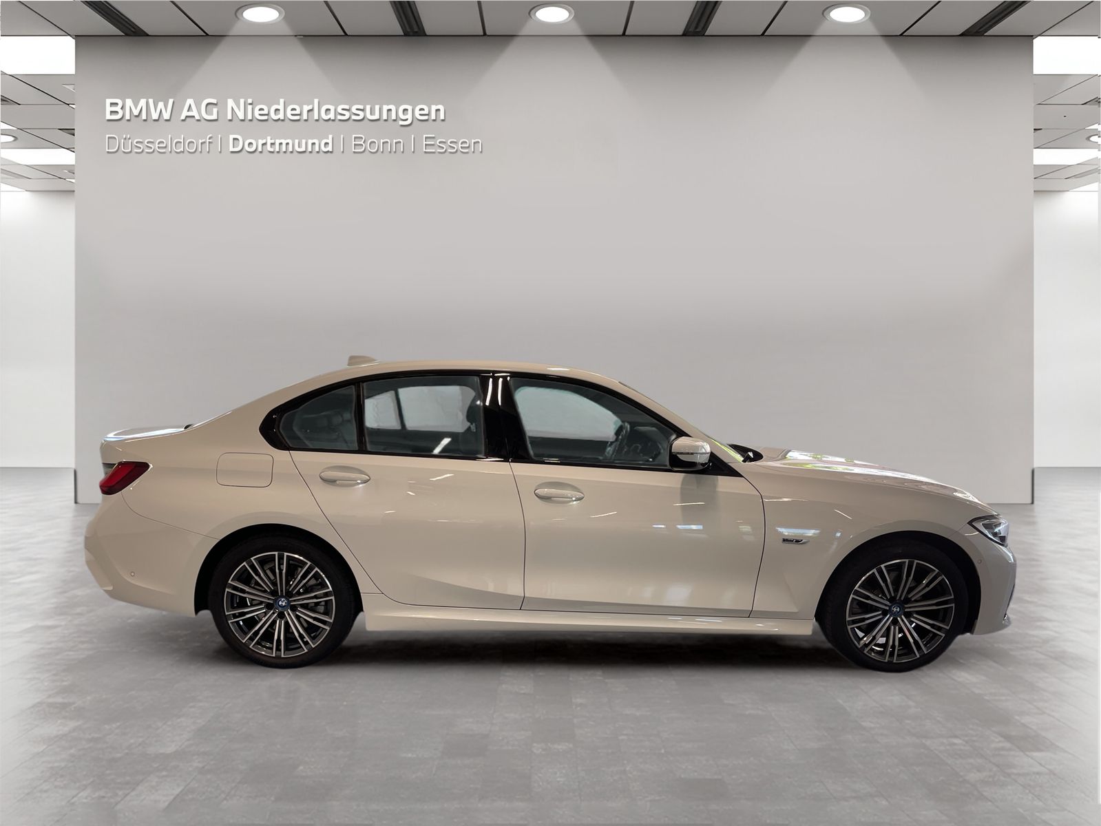 BMW 320e Limousine M Sport - Samsaru's Car Outlet