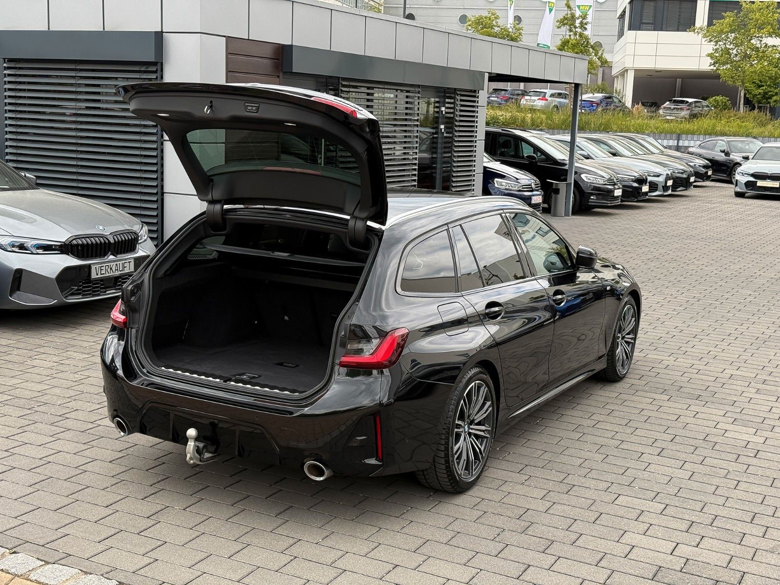 BMW 330 i M Sport - Samsaru's Car Outlet
