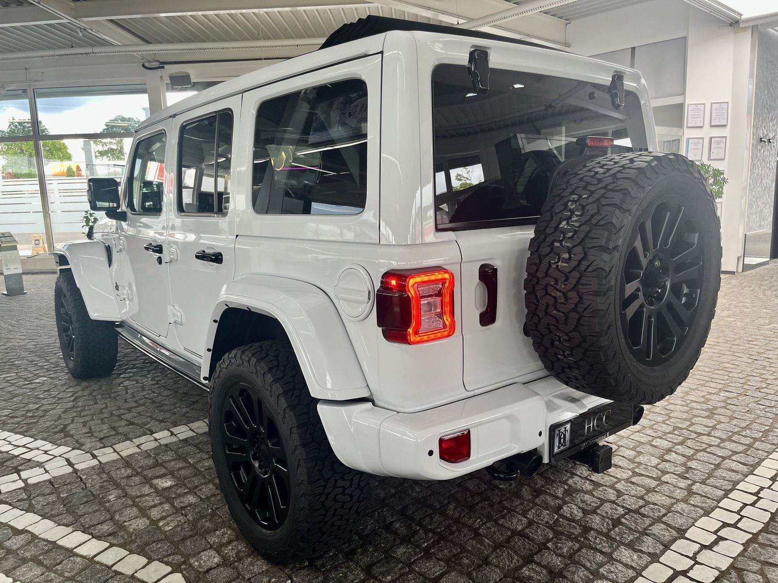 Jeep Wrangler 2.0 Sky One Rubicon Brute Look + Carbon