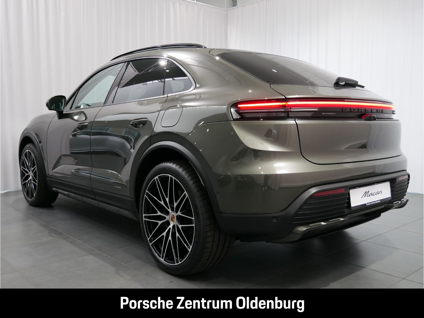 Porsche Macan Electric 4 Luftfed AHK BOSE Pano Matrix LE
