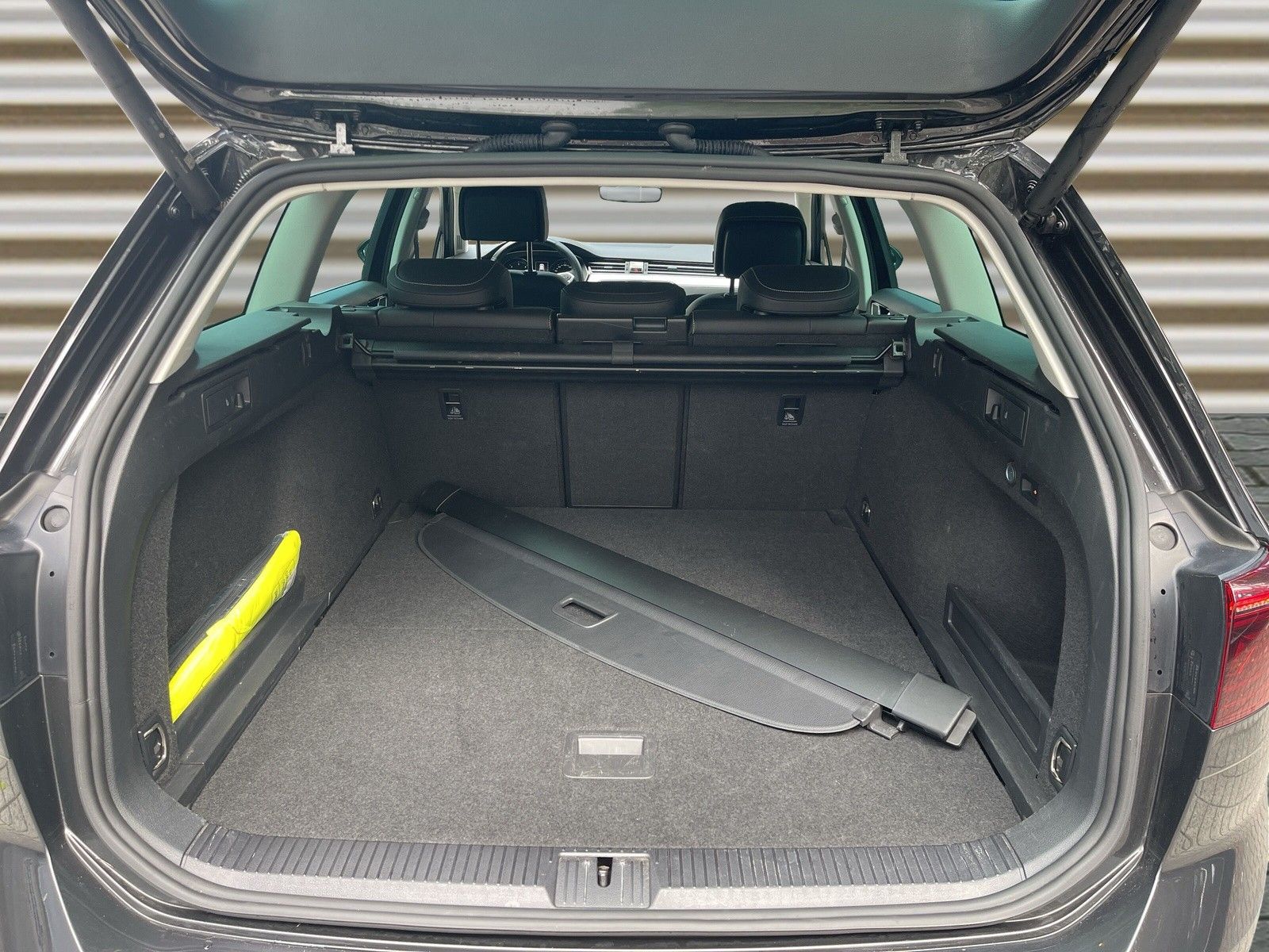 Volkswagen Passat 2.0 TDI Elegance DSG - Samsaru's Car Outlet