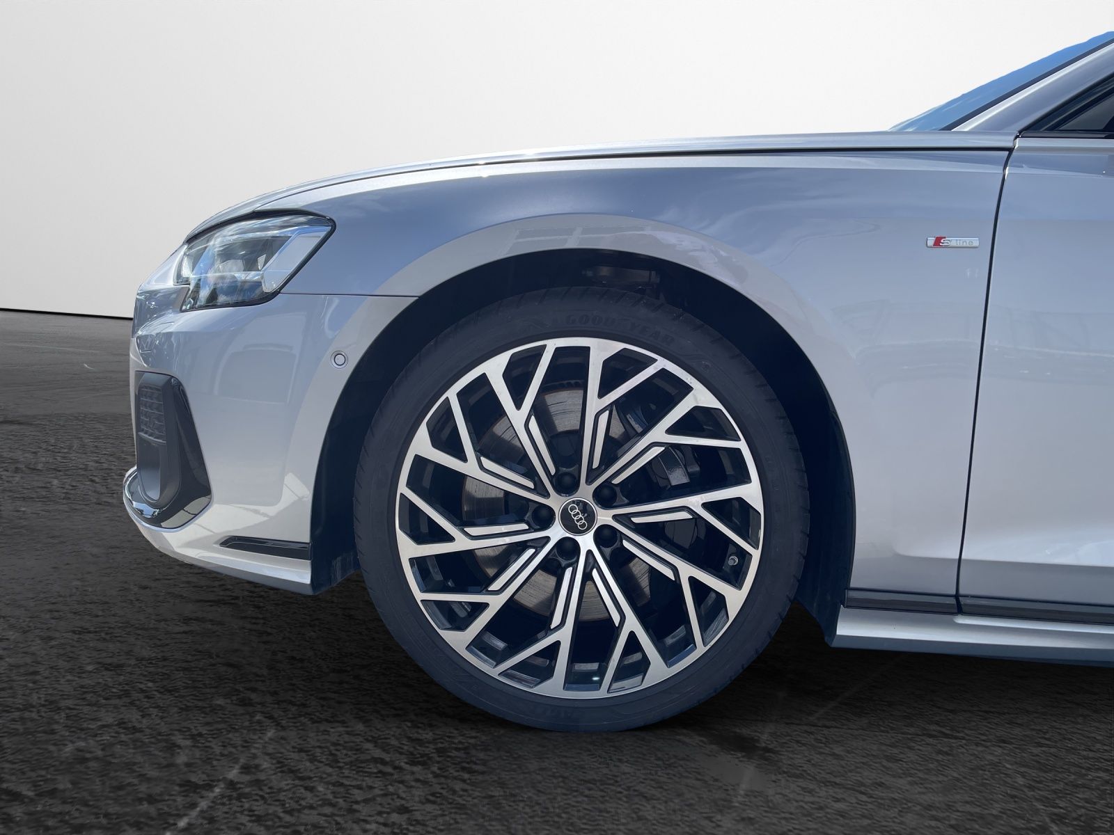 Audi A8 60 TFSI Lang tiptronic quattro - Samsaru's Car Outlet