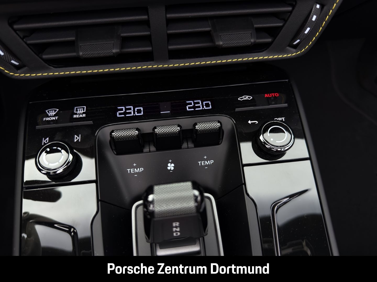 Porsche 992 911 Carrera 4 GTS Cabrio Burmester Clubleder