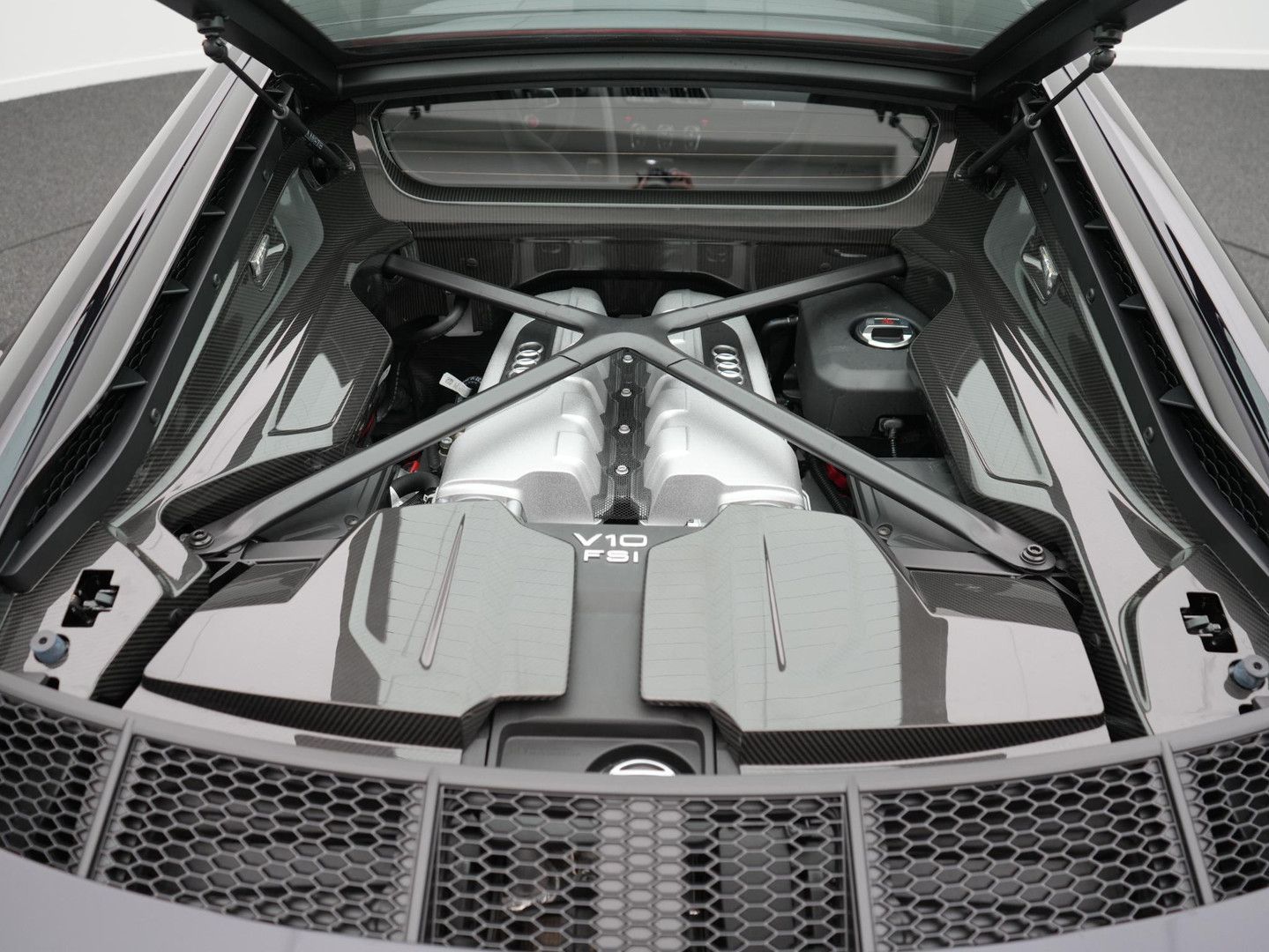 Audi R8 5.2 performance RWD - Samsaru's Car Outlet