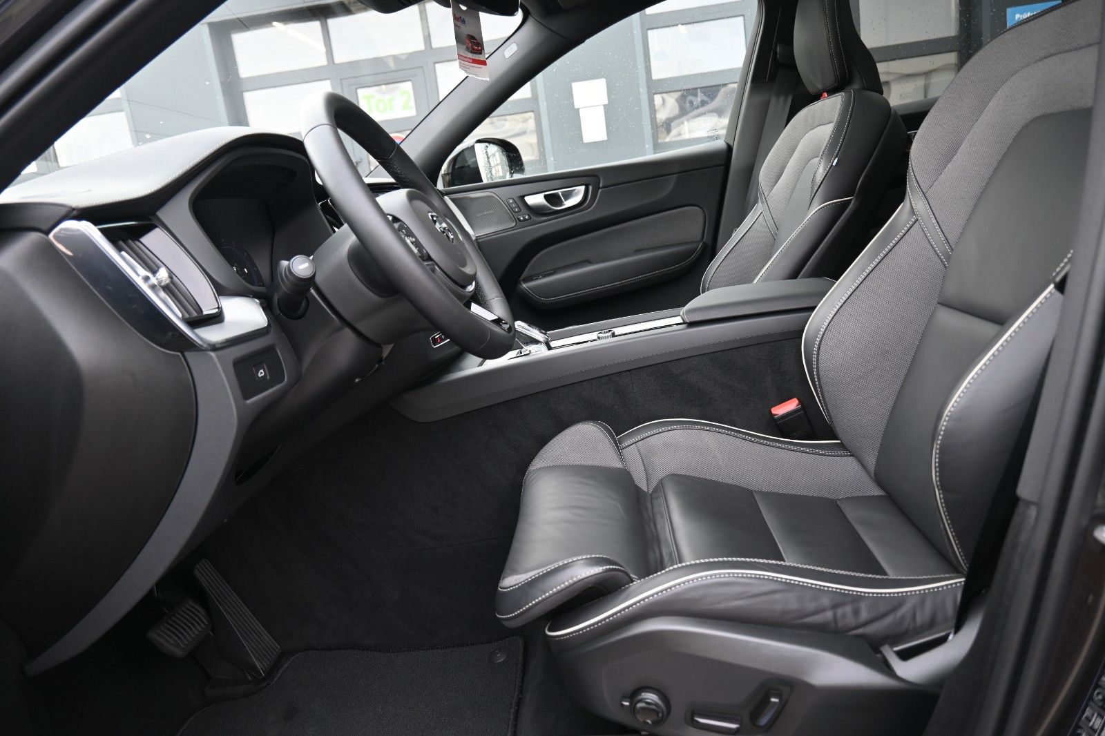 Volvo XC60 B4 AWD Ultimate Dark*LED*PANO*STHZ*