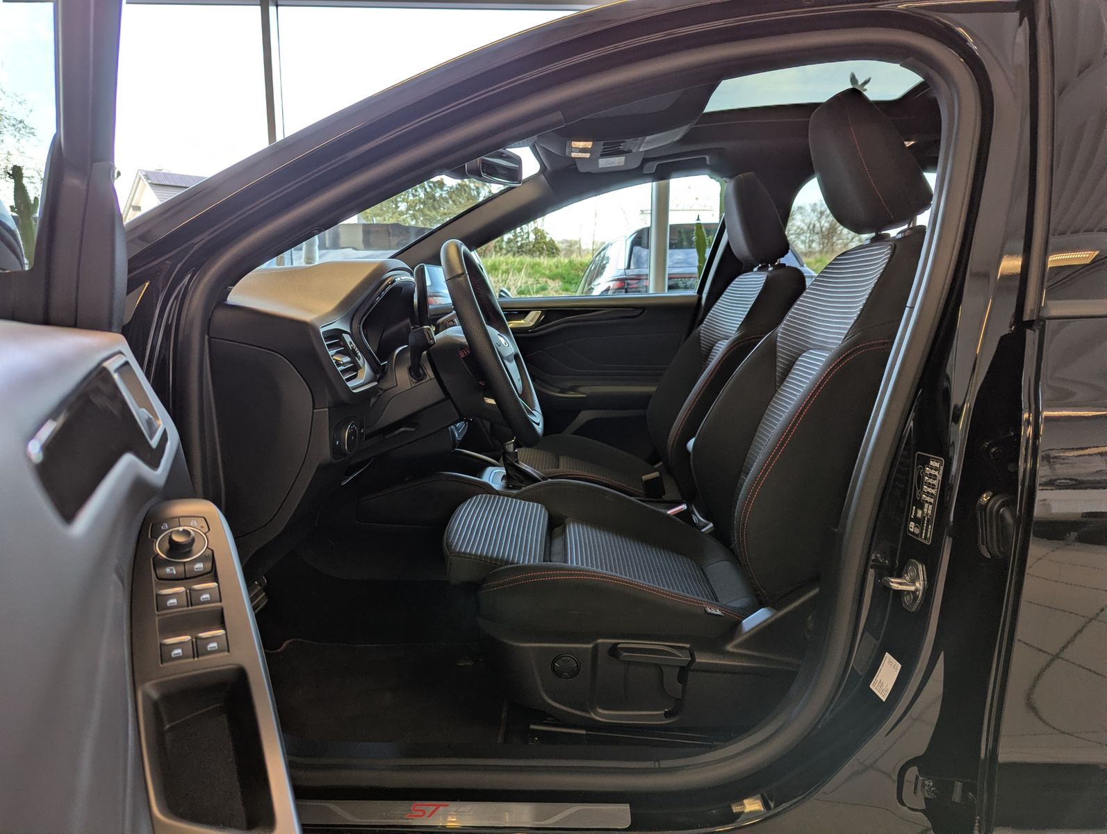 Ford Focus 1.0 ST-Line X Styling Matrix B&O Pano 18"