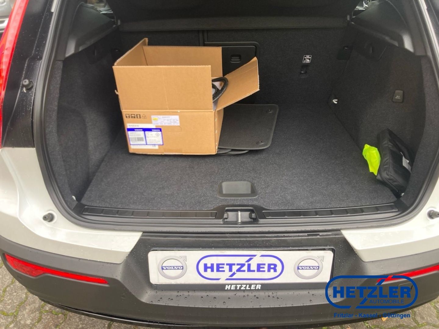 Volvo XC40 R Design Expression Recharge Plug-In Hybrid