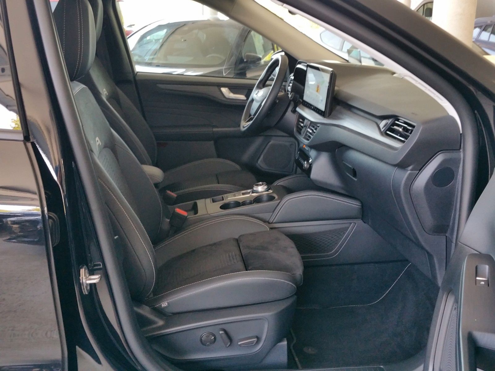 Ford Kuga Plug-In Hybrid Active - Samsaru's Car Outlet