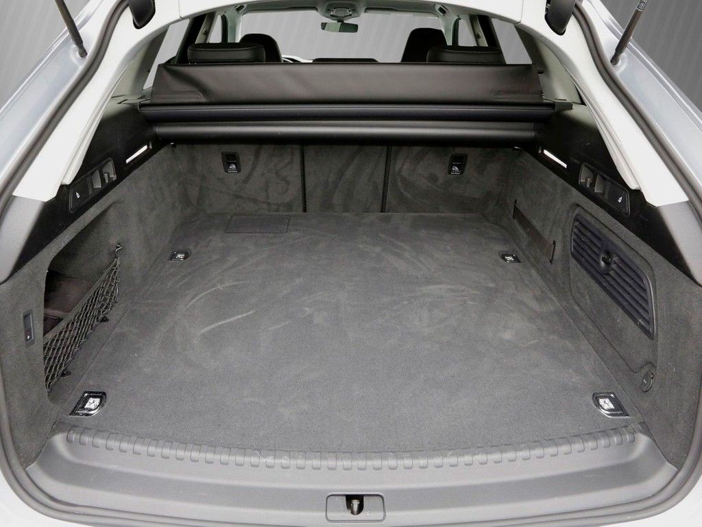 Audi A6 Avant 55 TFSI e Q S line - Samsaru's Car Outlet