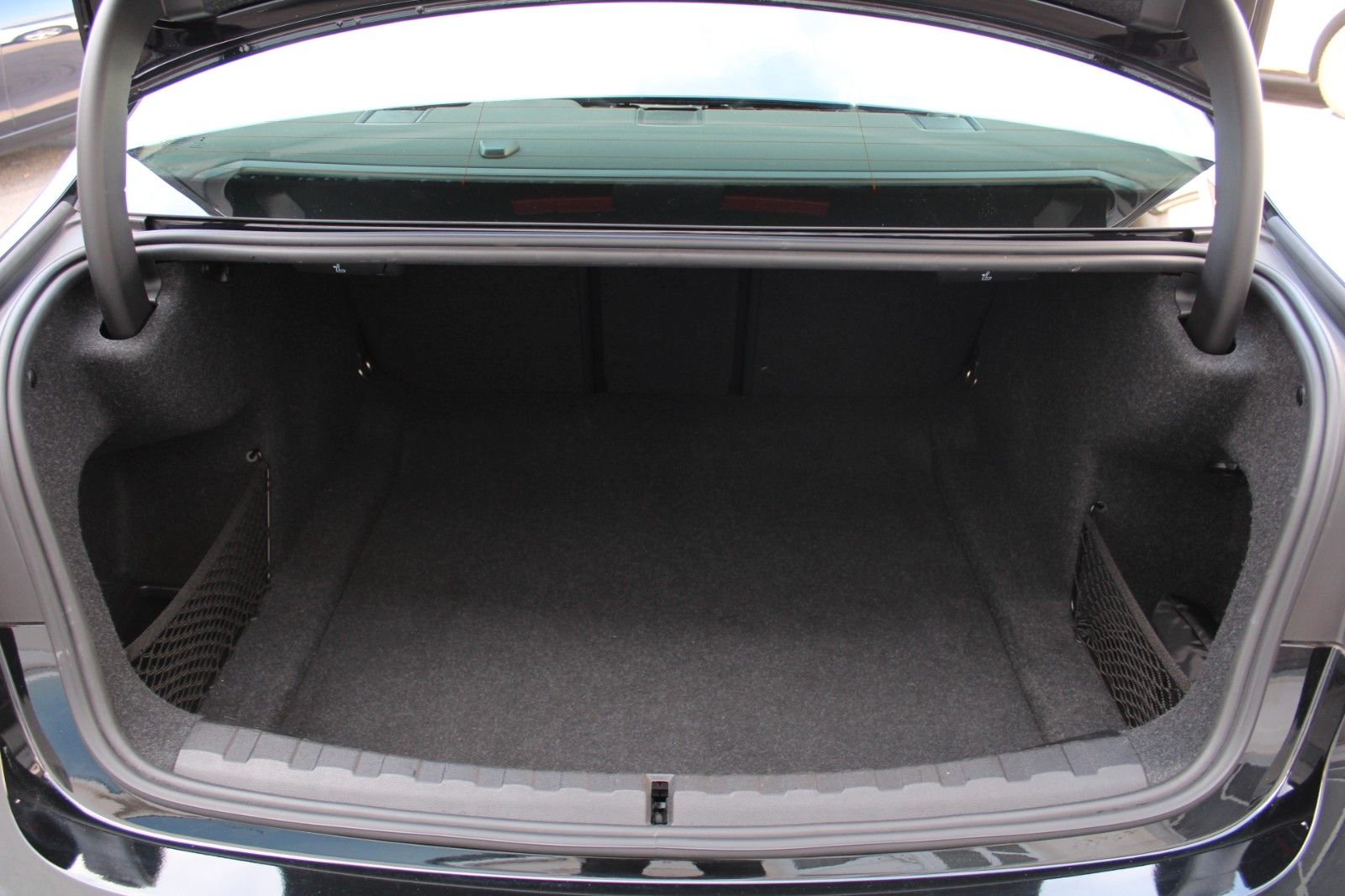 BMW 320i Lim. Advantage - Samsaru's Car Outlet