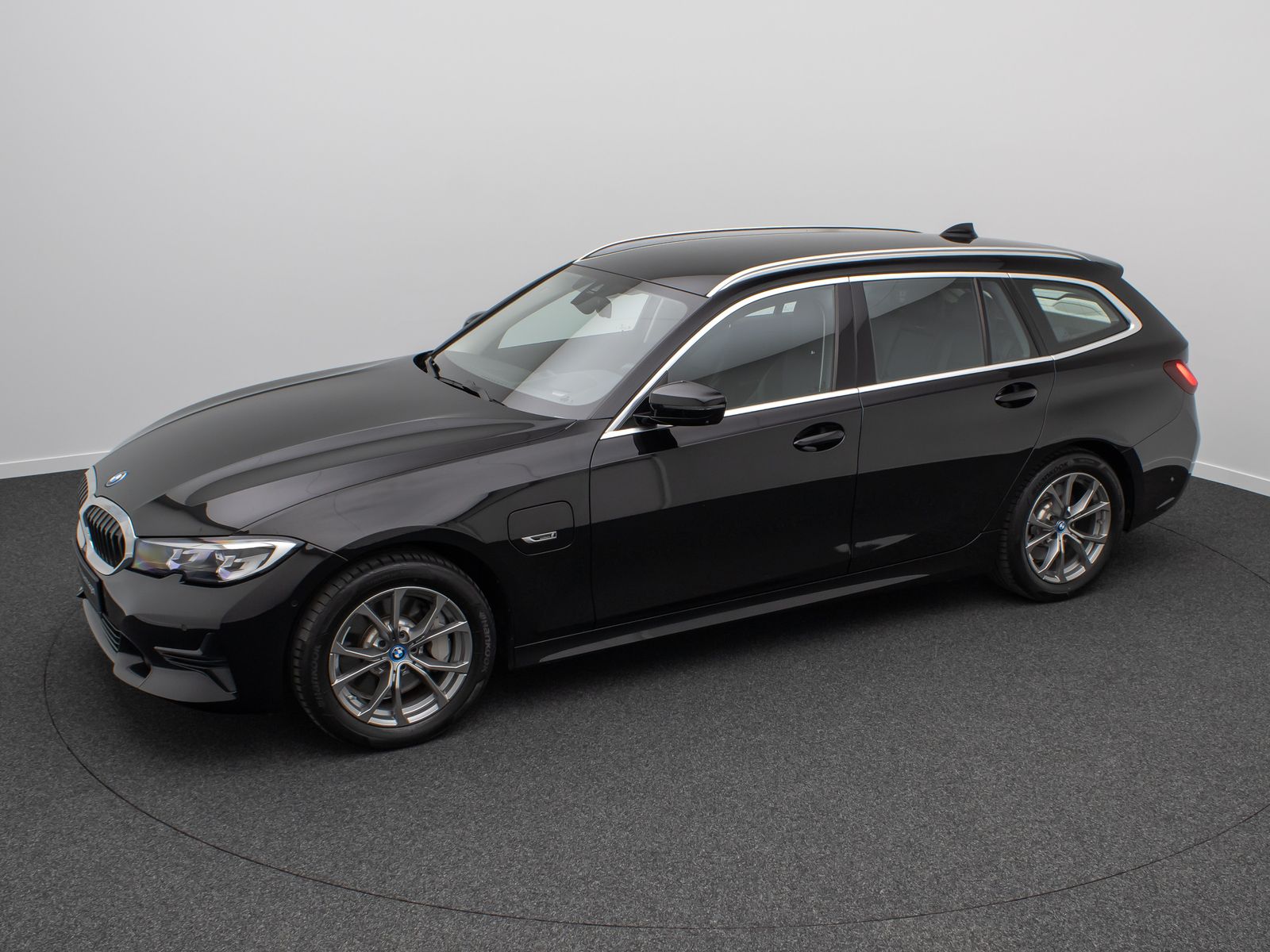 BMW 330e Sport Line - Samsaru's Car Outlet